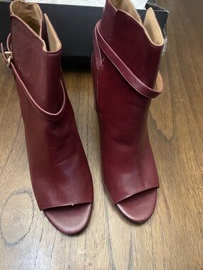 Banana Republic Burgundy Open-Toe Ankle Boots with Wrap Strap Size 10